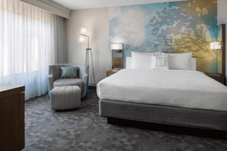 Courtyard by Marriott - King Suite