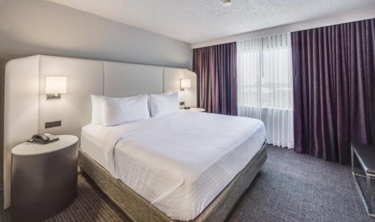 Crowne Plaza Arlington an IHG Hotel with indoor pool in dallas 23