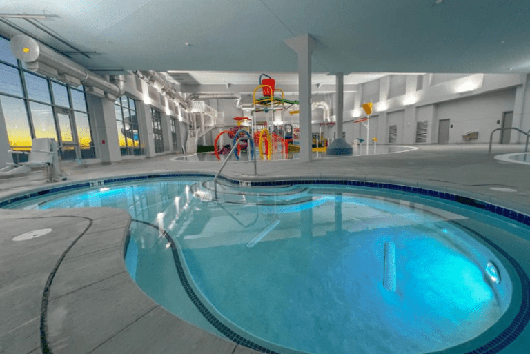 Crowne Plaza - Pool Area with Hot Tub