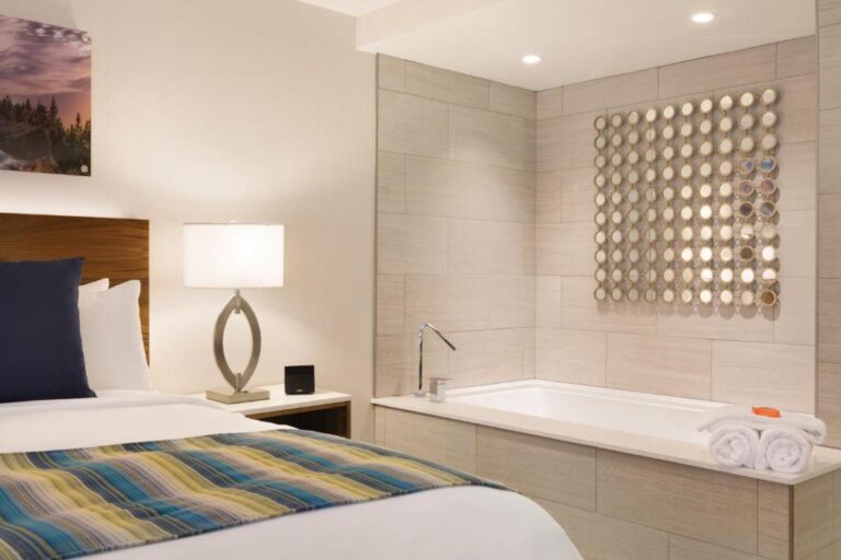 Delta Hotels by Marriott - Junior Suite with Whirlpool