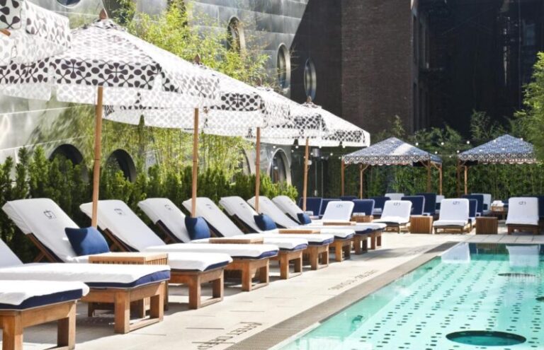 hotels with outdoor pools in nyc