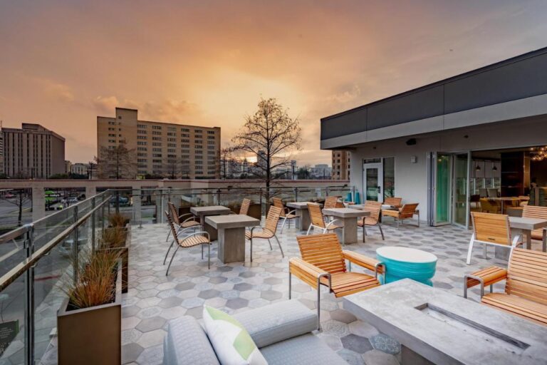 Element Dallas Downtown East with indoor pool in dallas 3