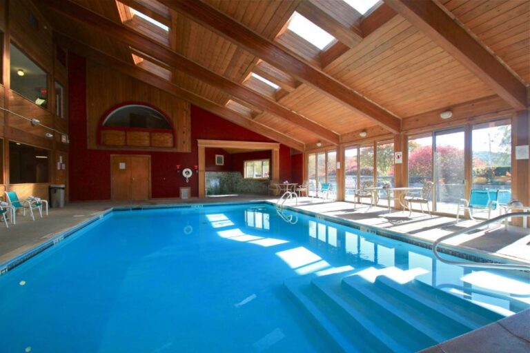 Fireside Inn & Suites Gilford - Indoor Pool