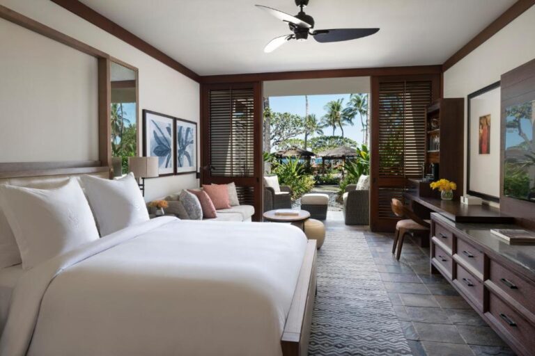 Four Seasons Resort Hualalai romantic hotels in hawaii