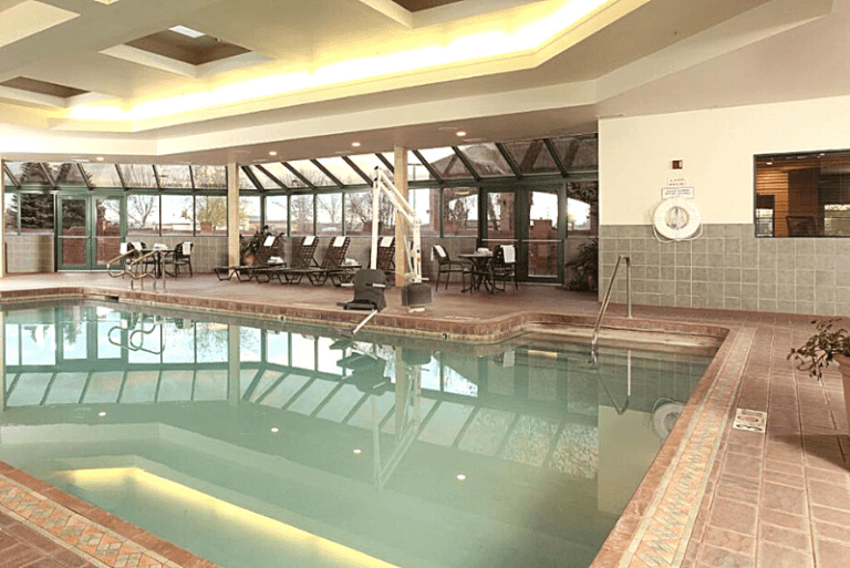 Hampton Inn Kalispell - Pool and Hot Tub Area