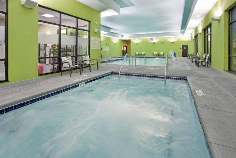 Hampton Inn Kearney - Pool Area with Hot Tub
