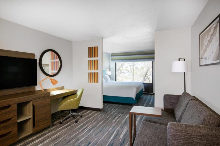 Hampton Inn & Suites - One-Bedroom King Suite