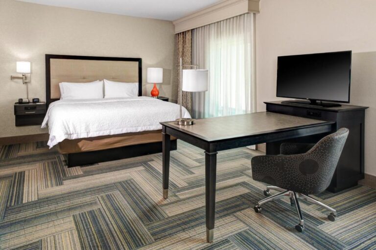 Hampton Inn & Suites by Hilton Atlanta Perimeter Dunwoody with indoor pool in atlanta 2
