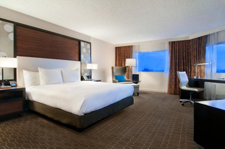 Hilton Atlanta Airport with indoor pool in atlanta 2