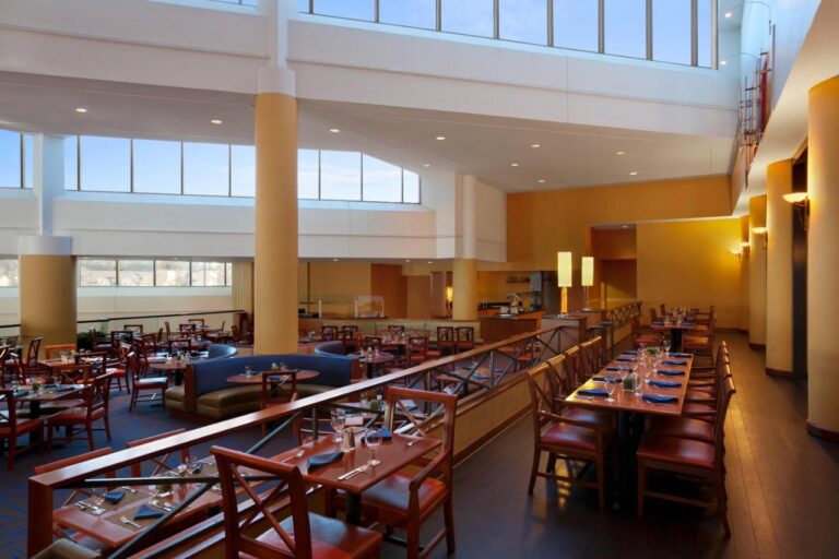 Hilton Atlanta Airport with indoor pool in atlanta 4