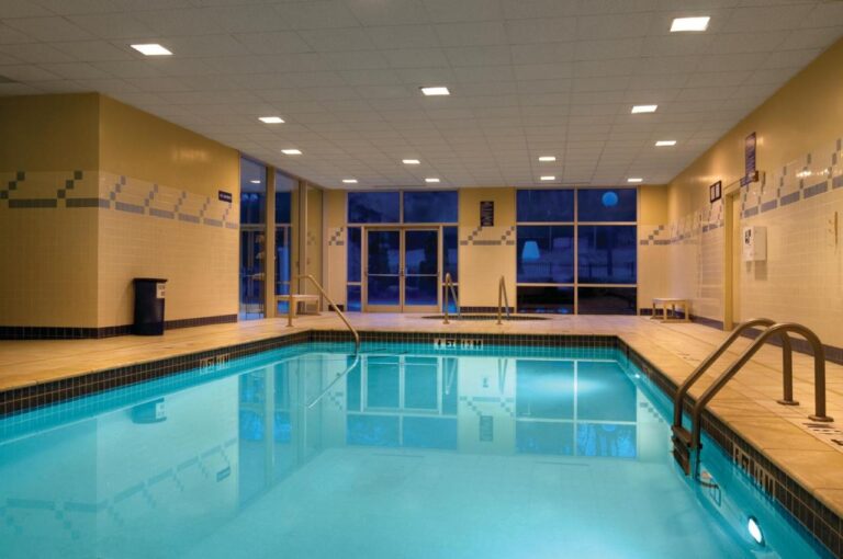 Hilton Atlanta Airport with indoor pool in atlanta