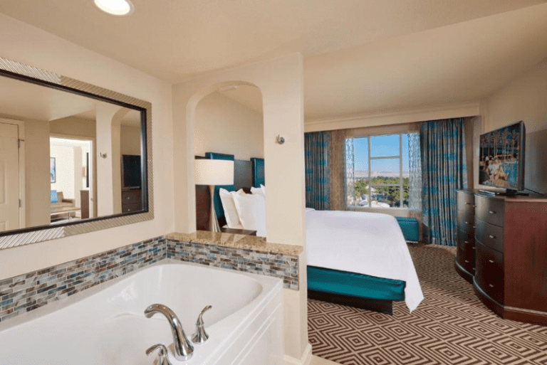 Hilton Grand Vacations Club - One-Bedroom King Suite 4