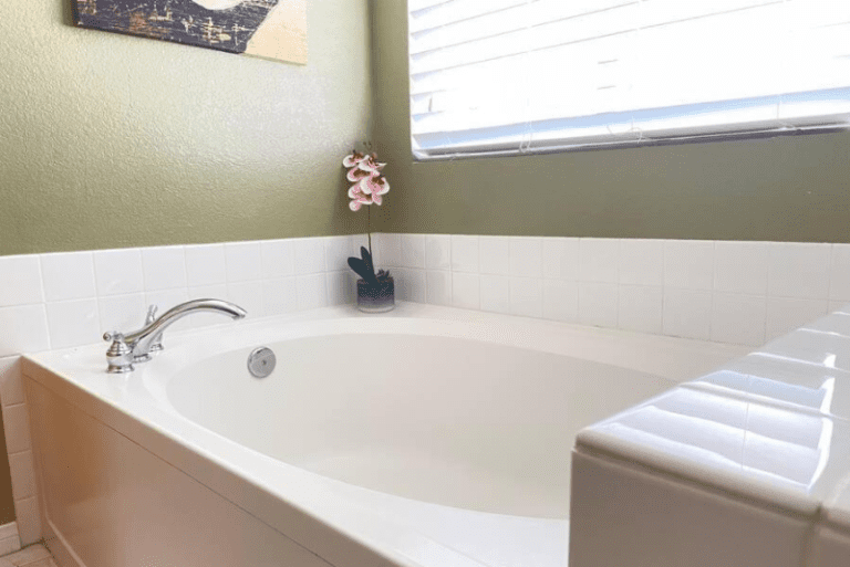 Holiday Home with Deep Soaking Tub 2