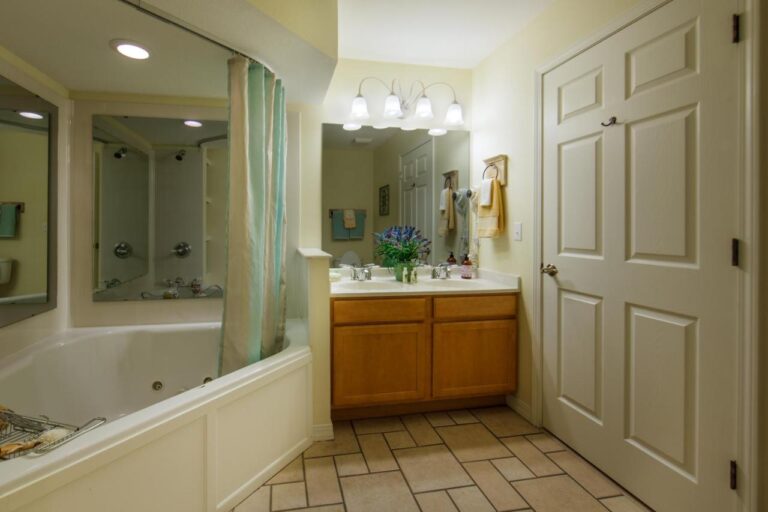 Holiday Inn Club Vacations Holiday Hills Resort at Branson an IHG Hotel with indoor pool in branson 3