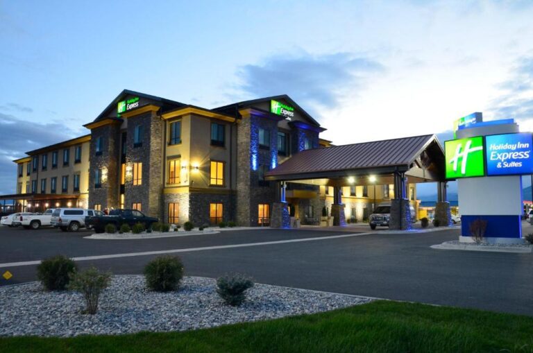 Holiday Inn Express Belgrade - Front View
