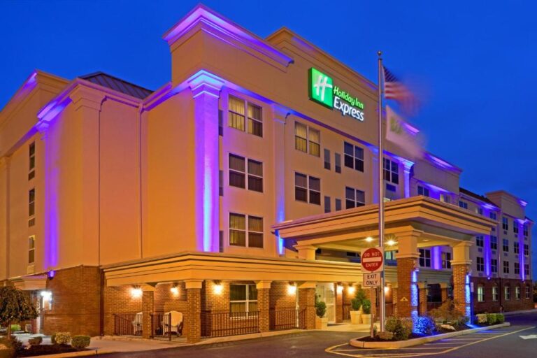 Holiday Inn Express - Front View