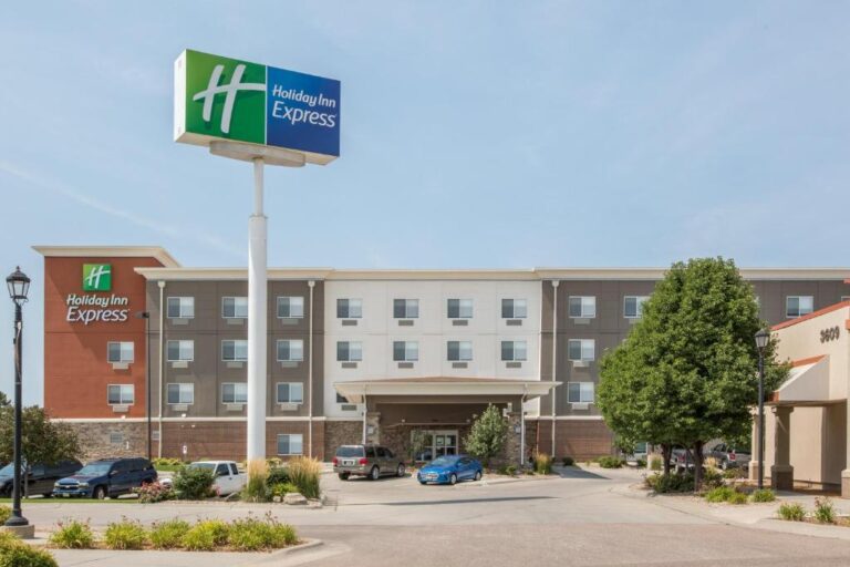 Holiday Inn Express Hastings - Front View