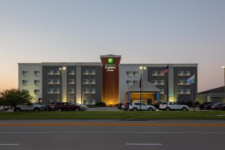Holiday Inn Express Hotel - Front View