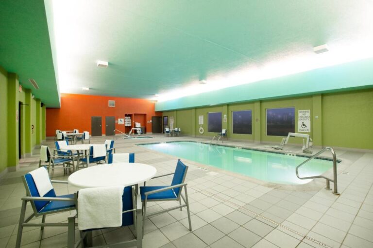 Holiday Inn Express Hotel - Indoor Pool Area