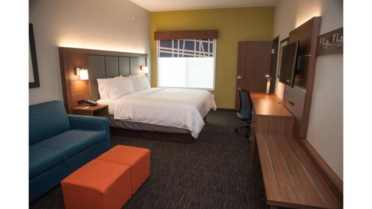 Holiday Inn Express Hotel - One-Bedroom Suite