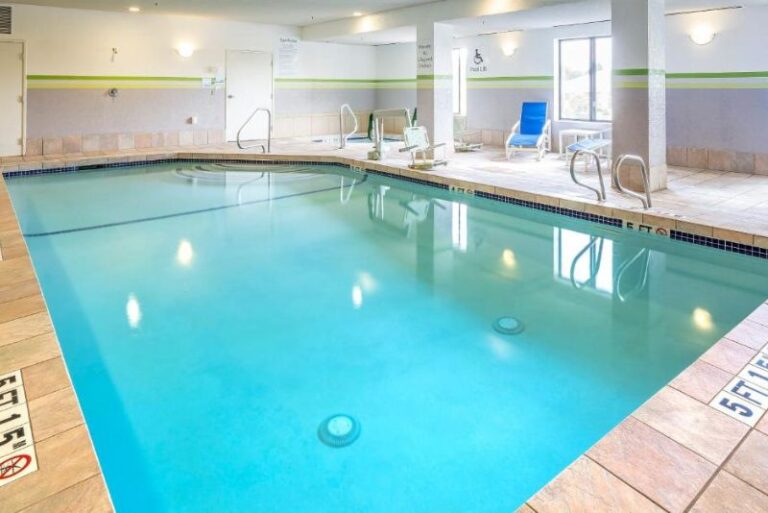 Holiday Inn Express Hotel & Suites Manchester - Pool Area with Hot Tub