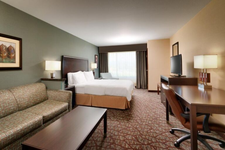 Holiday Inn Express Hotel & Suites - Superior King Room