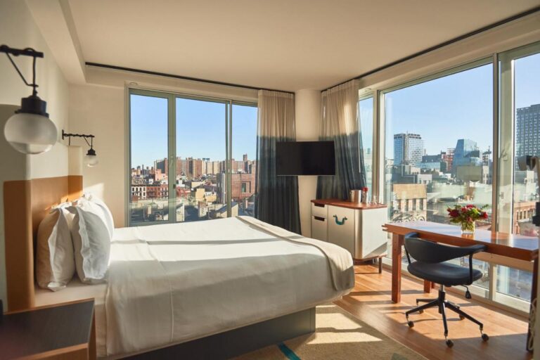 Hotel Indigo Lower East Side New York with rooftop pool