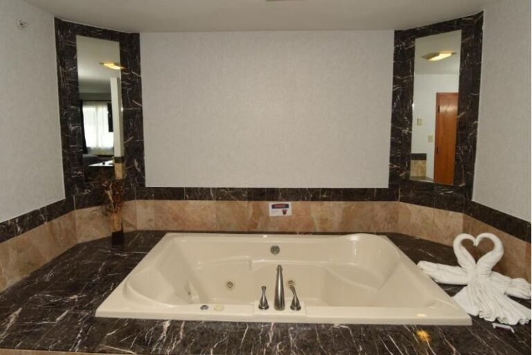 Hotels with Hot Tubs (25)