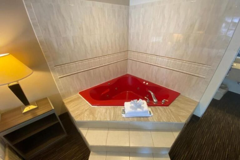 Hotels with Hot Tubs (48)