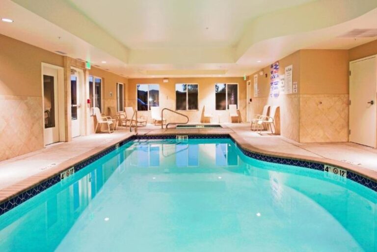 Hotels with Hot Tubs (8)