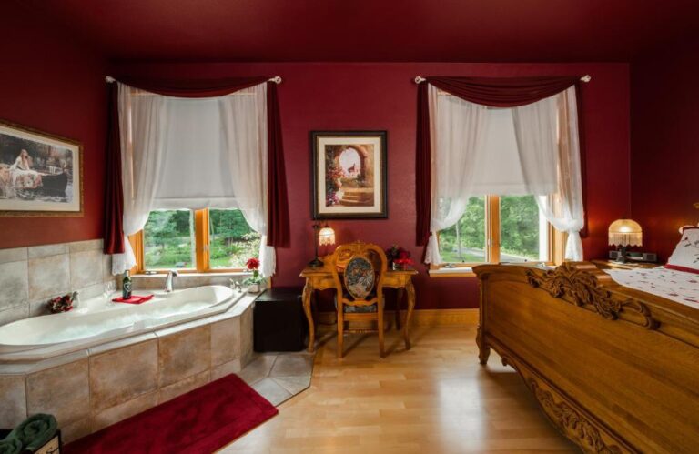 Inn at Wawanissee Point romantic hotels in wisconsin dells