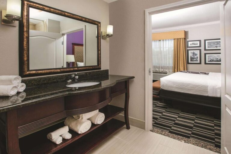 La Quinta by Wyndham Dallas South-DeSoto with indoor pool in dallas 2 56