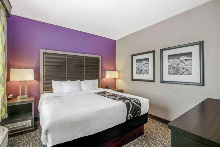 La Quinta by Wyndham - King Suite with City View