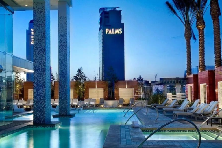 Luxury Penthouse - Pool Area