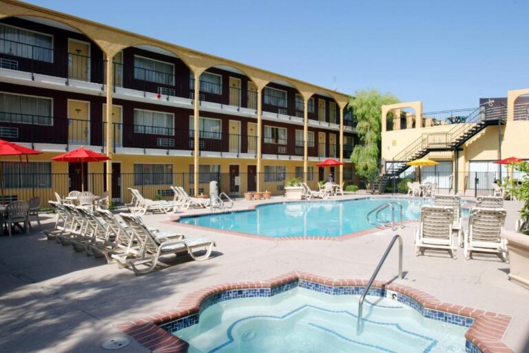 Mardi Gras Hotel & Casino - Outdoor Pool with Hot Tub