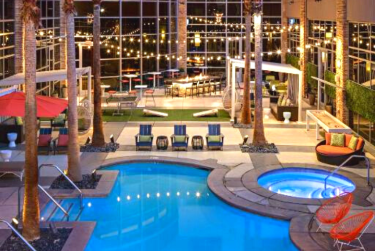 Renaissance Las Vegas Hotel - Pool Area with Hot Tub
