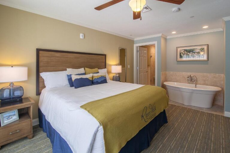 RiverWalk Resort at Loon Mountain - One-Bedroom Suite