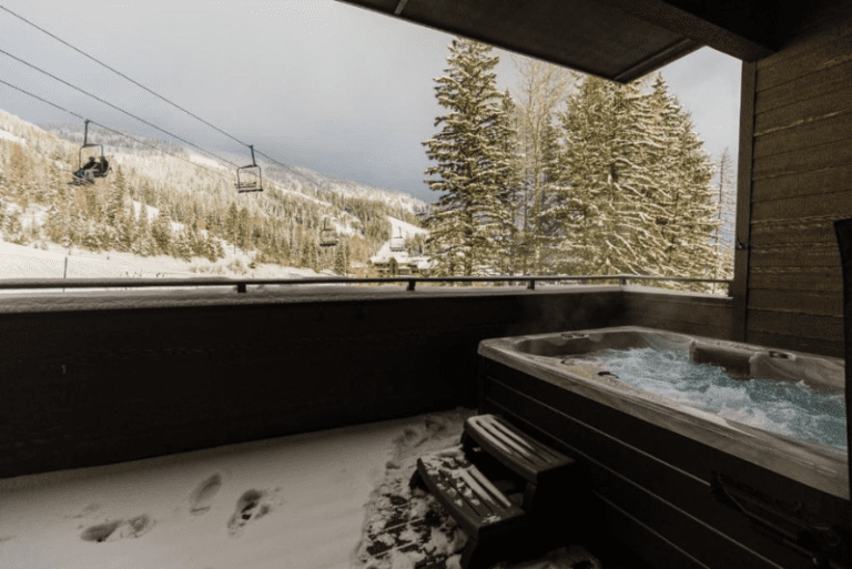 Ski-In Ski-Out Glacier Bear Condo - Hot Tub