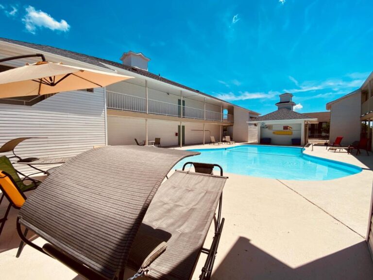 Southern Oaks Inn Near IMAX with indoor pool in branson 3