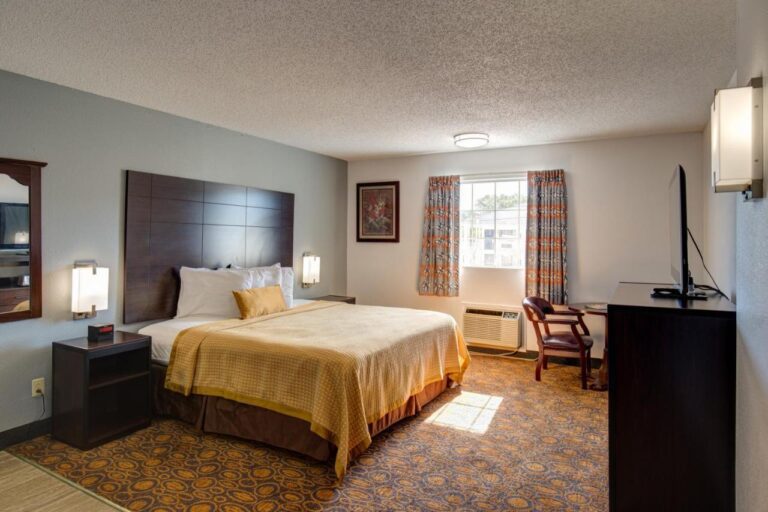 Southern Oaks Inn Near IMAX with indoor pool in branson 34
