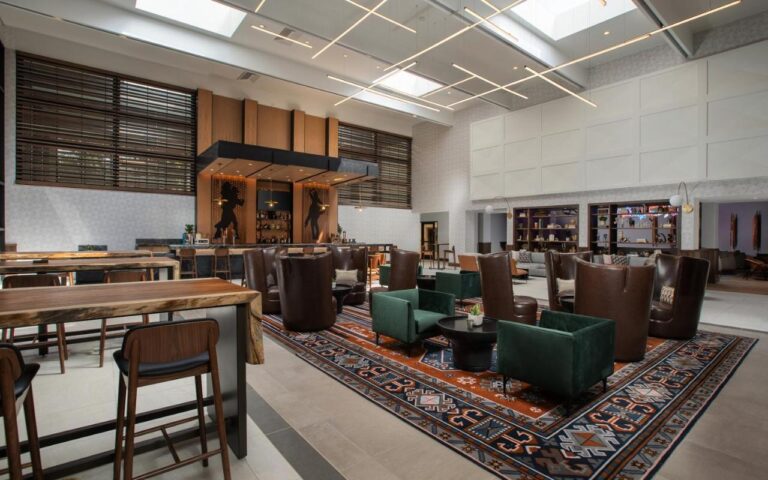 The Beeman Hotel with indoor pool in dallas 3