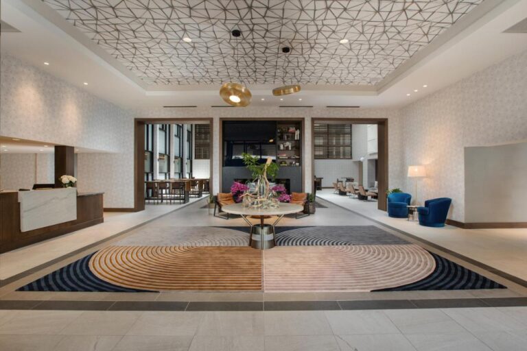 The Beeman Hotel with indoor pool in dallas 4