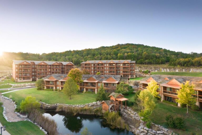 The Lodges at Timber Ridge by Vacation Club Rentals with indoor pool in branson 2