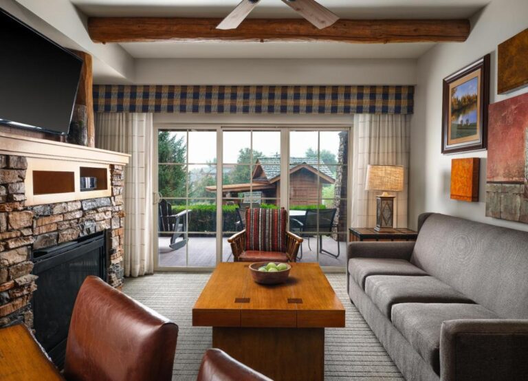 The Lodges at Timber Ridge by Vacation Club Rentals with indoor pool in branson 4