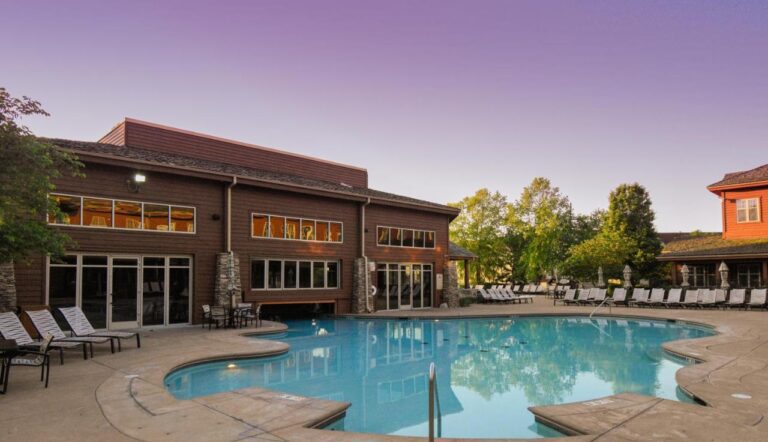 The Lodges at Timber Ridge by Vacation Club Rentals with indoor pool in branson 5