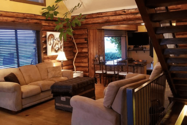 The Roost Lodge - Living Area