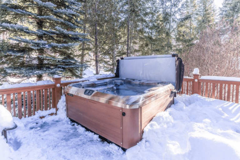Twin Pines Retreat - Hot Tub