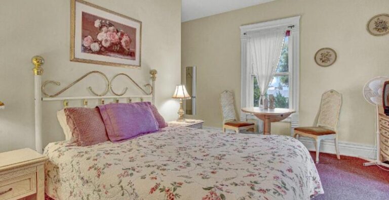 White Rose Inns & Motel romantic hotels in wisconsin dells