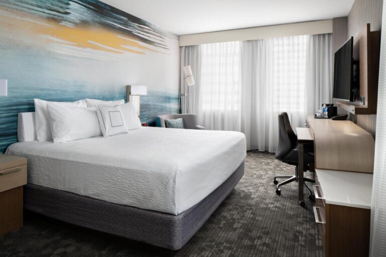 edmonto romantic hotels at Courtyard by Marriott Edmonton Downtown