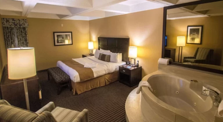 edmonton romantic hotels at Wyndham Edmonton Hotel and Conference Centre